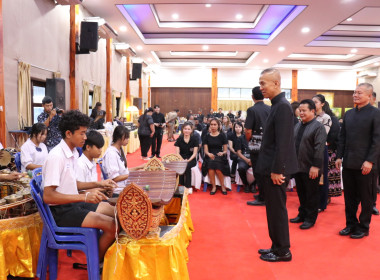 พิธีวางพานพุ่มดอกไม้สดสักการะพระราชวรวงศ์เธอ ... พารามิเตอร์รูปภาพ 49