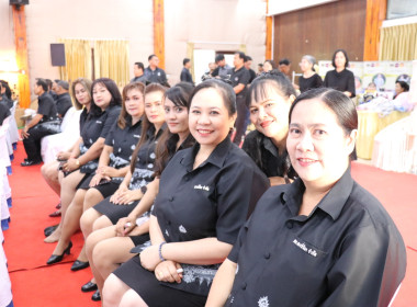 พิธีวางพานพุ่มดอกไม้สดสักการะพระราชวรวงศ์เธอ ... พารามิเตอร์รูปภาพ 69