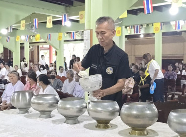 ร่วมโครงการ “ผู้ว่าพาตักบาตร สืบสานพระพุทธศาสนา รักษาศีล 5 ... พารามิเตอร์รูปภาพ 1