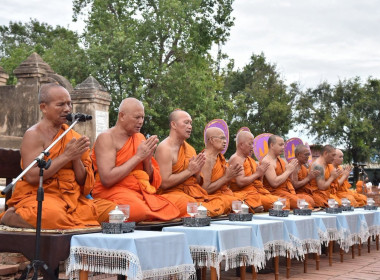 ร่วมกิจกรรมวิจิตรรัตนมหาธาตุ “แต่งไทยใส่บาตร ... พารามิเตอร์รูปภาพ 2
