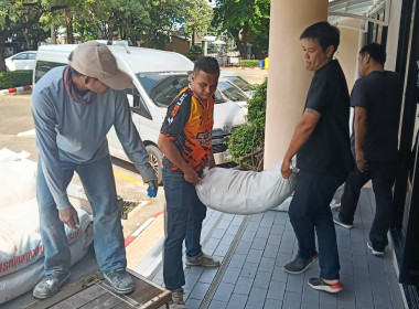 ร่วมรับมอบสิ่งของสนับสนุนจากกรมส่งเสริมสหกรณ์ช่วยเหลือผู้ประสบอุทกภัยจากน้ำท่วมในพื้นที่จังหวัดสุพรรณบุรี ... พารามิเตอร์รูปภาพ 2