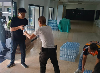 ร่วมรับมอบสิ่งของสนับสนุนจากกรมส่งเสริมสหกรณ์ช่วยเหลือผู้ประสบอุทกภัยจากน้ำท่วมในพื้นที่จังหวัดสุพรรณบุรี ... พารามิเตอร์รูปภาพ 3