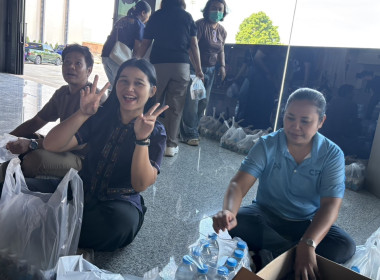 ร่วมรับมอบสิ่งของสนับสนุนจากกรมส่งเสริมสหกรณ์ช่วยเหลือผู้ประสบอุทกภัยจากน้ำท่วมในพื้นที่จังหวัดสุพรรณบุรี ... พารามิเตอร์รูปภาพ 11