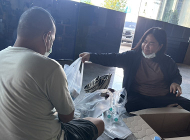 ร่วมรับมอบสิ่งของสนับสนุนจากกรมส่งเสริมสหกรณ์ช่วยเหลือผู้ประสบอุทกภัยจากน้ำท่วมในพื้นที่จังหวัดสุพรรณบุรี ... พารามิเตอร์รูปภาพ 12