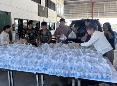 ร่วมรับมอบสิ่งของสนับสนุนจากกรมส่งเสริมสหกรณ์ช่วยเหลือผู้ประสบอุทกภัยจากน้ำท่วมในพื้นที่จังหวัดสุพรรณบุรี ... พารามิเตอร์รูปภาพ 16