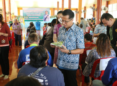 ร่วมพิธีมอบสมุดประจำตัวแก่ผู้ได้รับการคัดเลือกให้ทำกินในชุมชนป่าสงวนแห่งชาติ ... พารามิเตอร์รูปภาพ 3