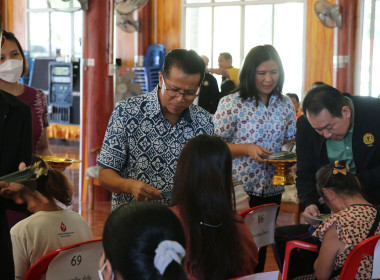 ร่วมพิธีมอบสมุดประจำตัวแก่ผู้ได้รับการคัดเลือกให้ทำกินในชุมชนป่าสงวนแห่งชาติ ... พารามิเตอร์รูปภาพ 5