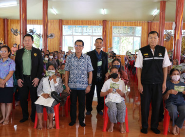 ร่วมพิธีมอบสมุดประจำตัวแก่ผู้ได้รับการคัดเลือกให้ทำกินในชุมชนป่าสงวนแห่งชาติ ... พารามิเตอร์รูปภาพ 6